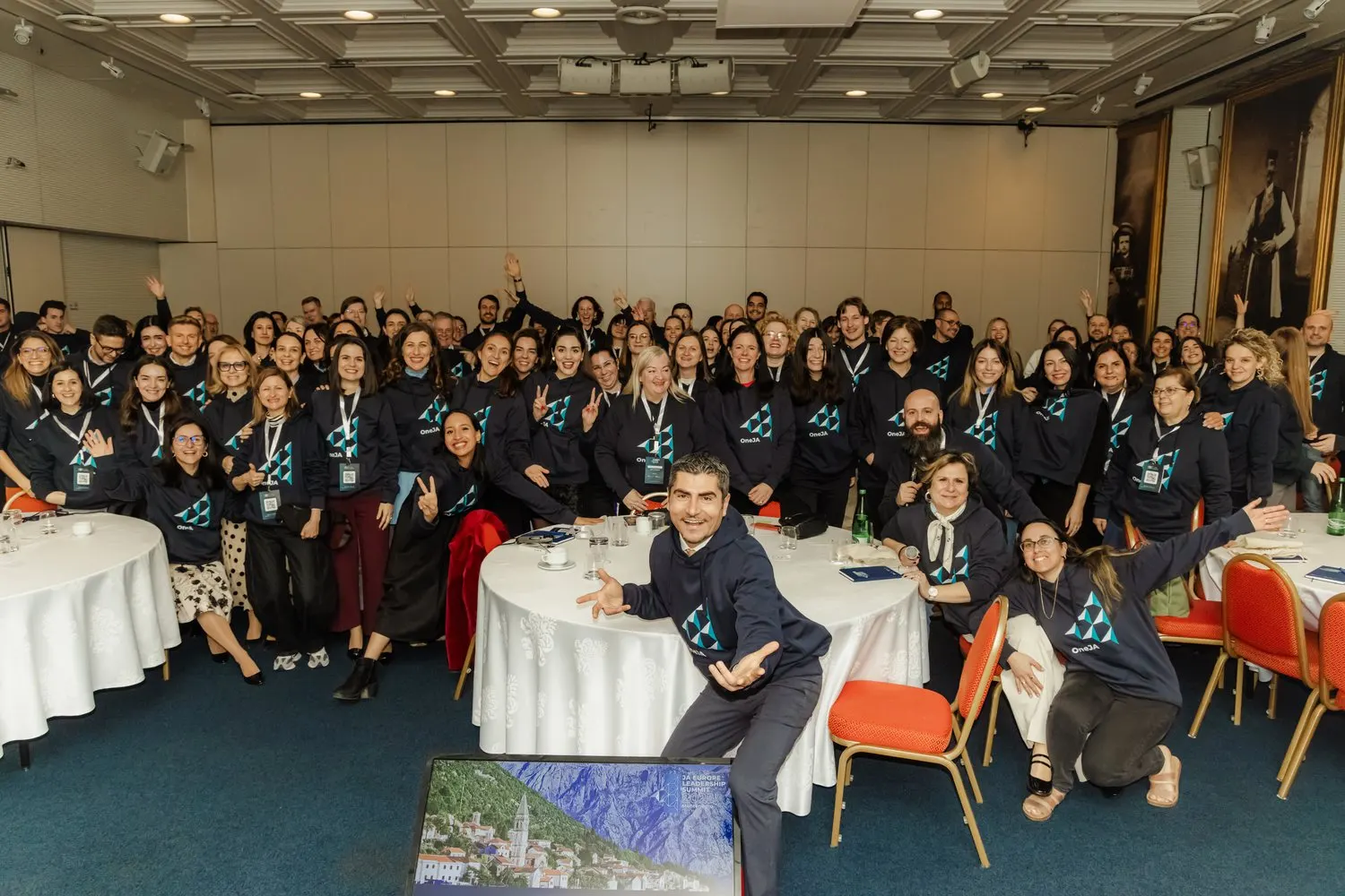 Gruppenfoto bei einem Treffen des Junior-Achievement-Netzwerks